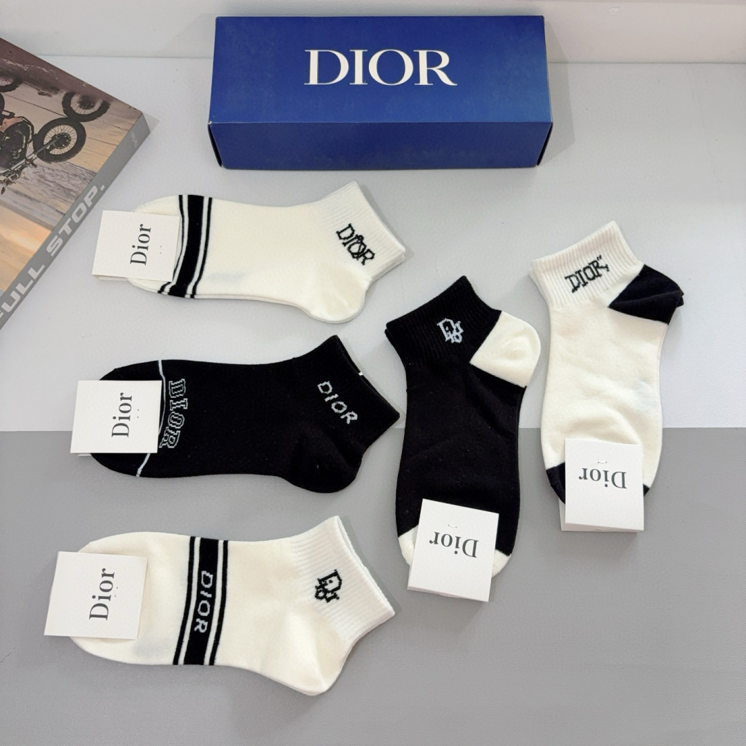 配包装（一盒5双） Dior 迪奥2025新款短筒袜子！纯棉面料，火爆Ｄ图案，专柜同步船袜袜 💛大牌出街