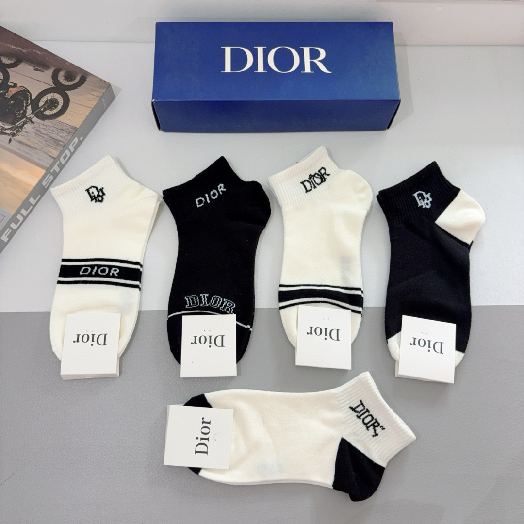 配包装（一盒5双） Dior 迪奥2025新款短筒袜子！纯棉面料，火爆Ｄ图案，专柜同步船袜袜 💛大牌出街