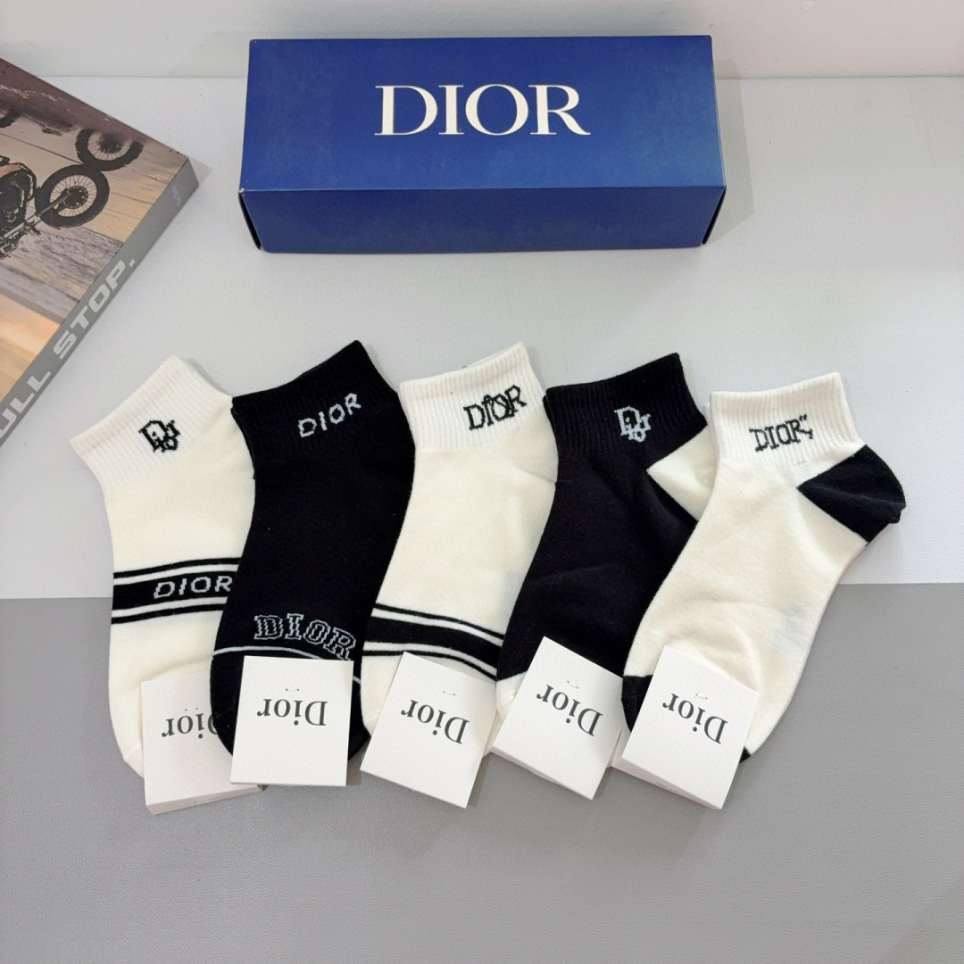 配包装（一盒5双） Dior 迪奥2025新款短筒袜子！纯棉面料，火爆Ｄ图案，专柜同步船袜袜 💛大牌出街
