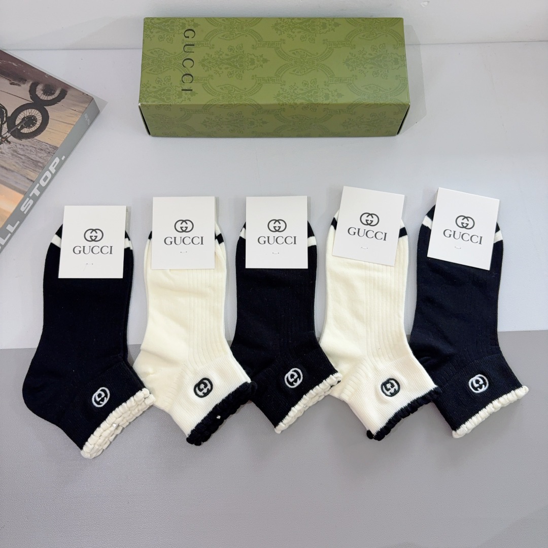 配包装（一盒5双）
 Gucci 古奇 新款刺绣短筒袜子，竹棉面料，潮人必备 ，爆款经典双G，个性时尚百