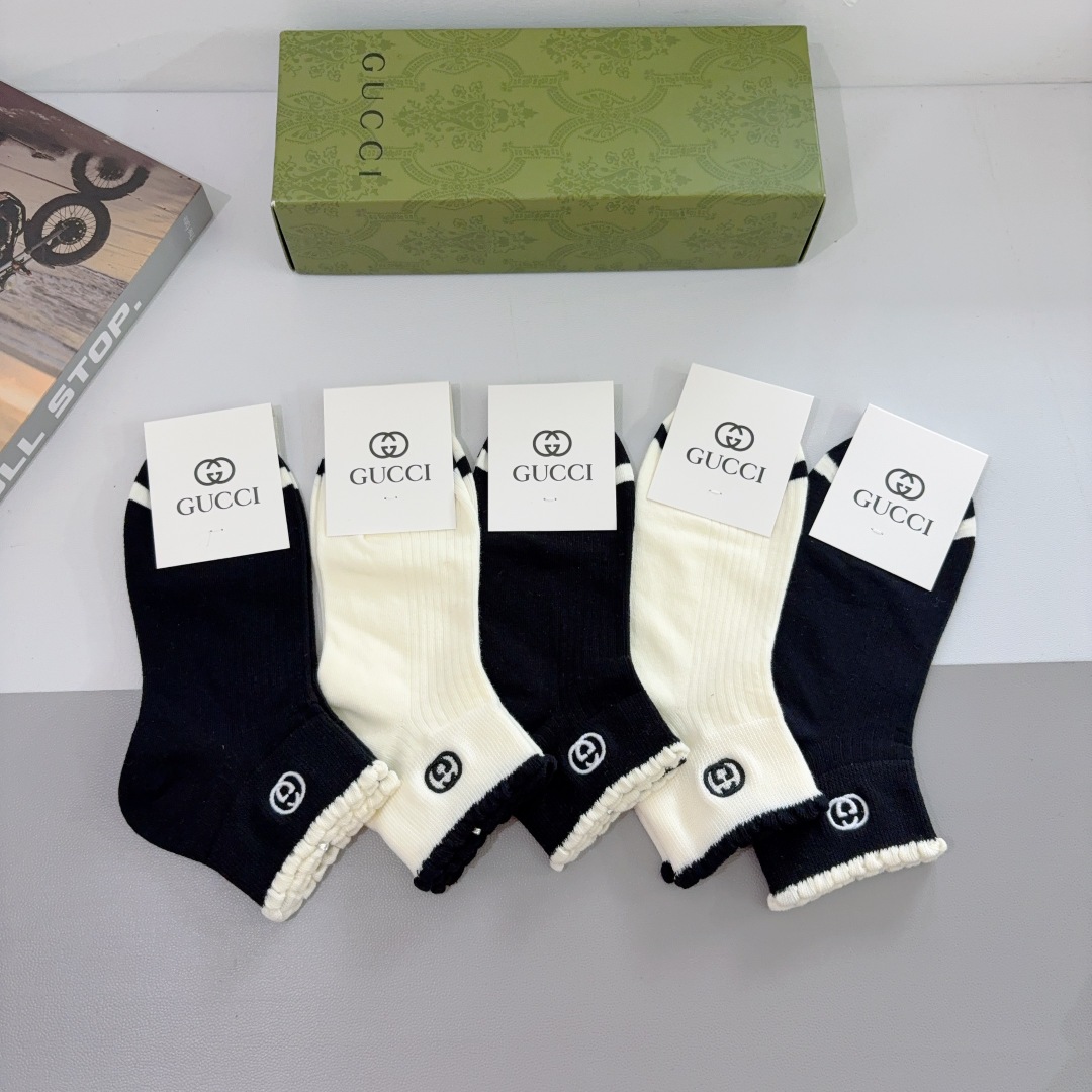 配包装（一盒5双）
 Gucci 古奇 新款刺绣短筒袜子，竹棉面料，潮人必备 ，爆款经典双G，个性时尚百