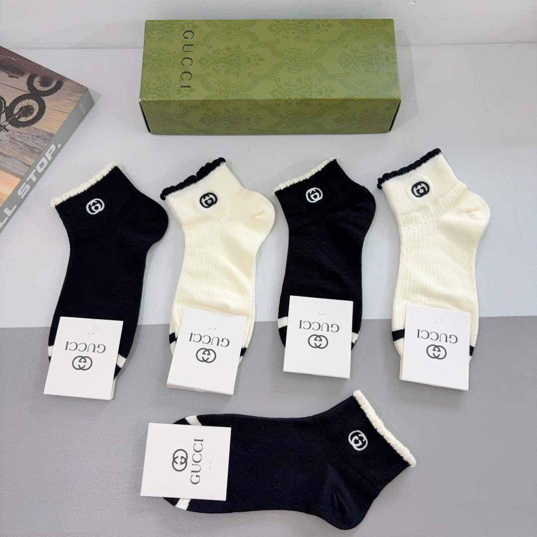 配包装（一盒5双）
 Gucci 古奇 新款刺绣短筒袜子，竹棉面料，潮人必备 ，爆款经典双G，个性时尚百