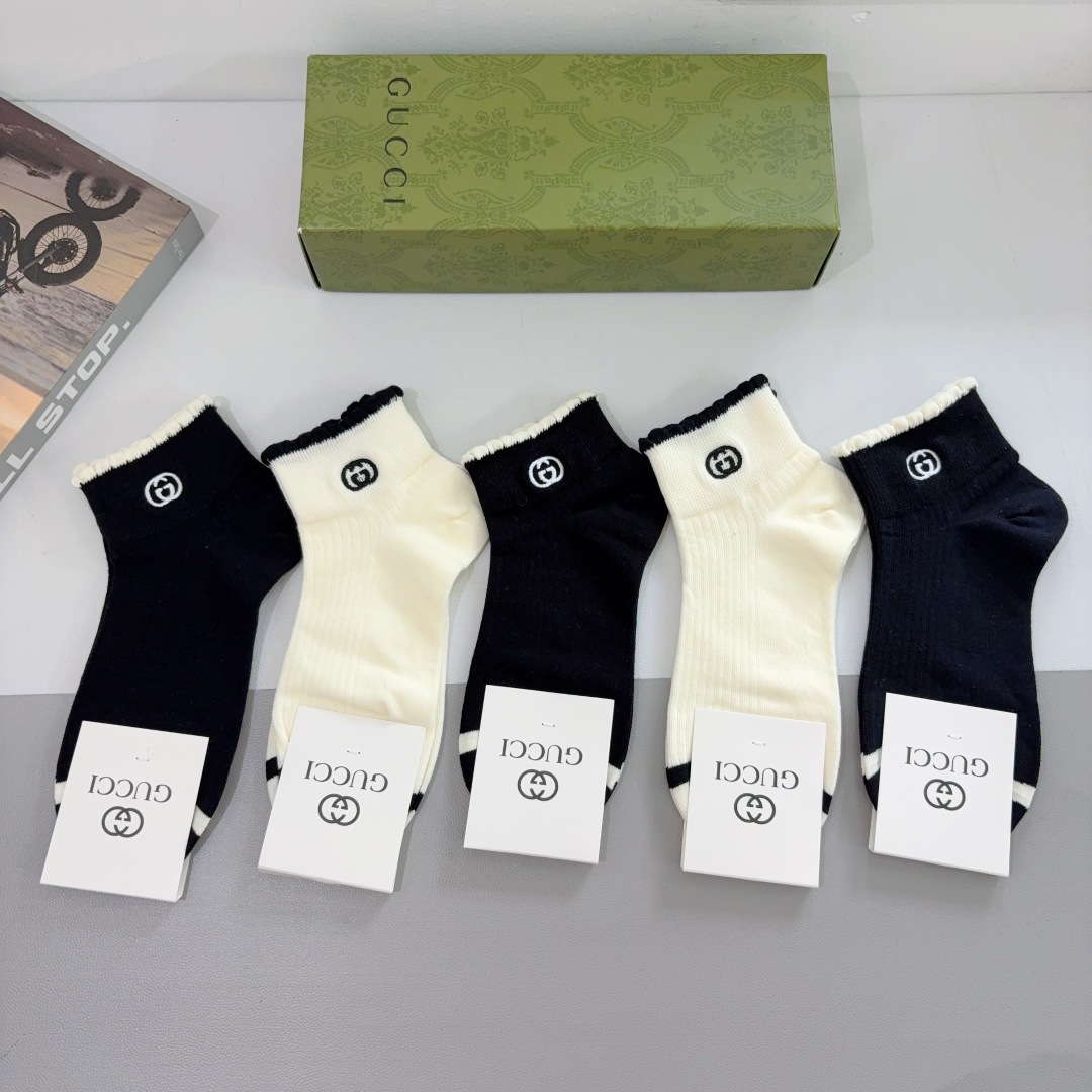 配包装（一盒5双）
 Gucci 古奇 新款刺绣短筒袜子，竹棉面料，潮人必备 ，爆款经典双G，个性时尚百