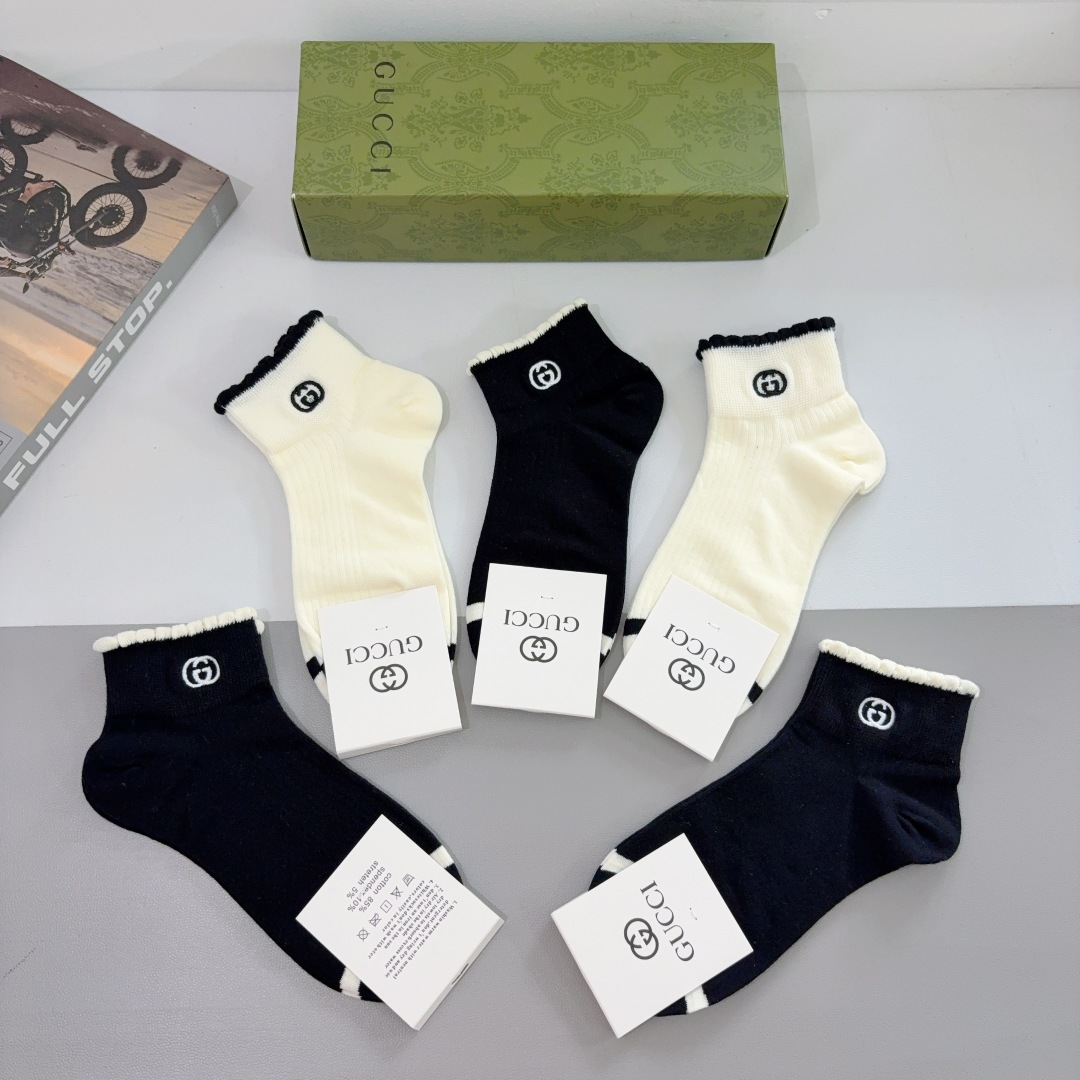 配包装（一盒5双）
 Gucci 古奇 新款刺绣短筒袜子，竹棉面料，潮人必备 ，爆款经典双G，个性时尚百