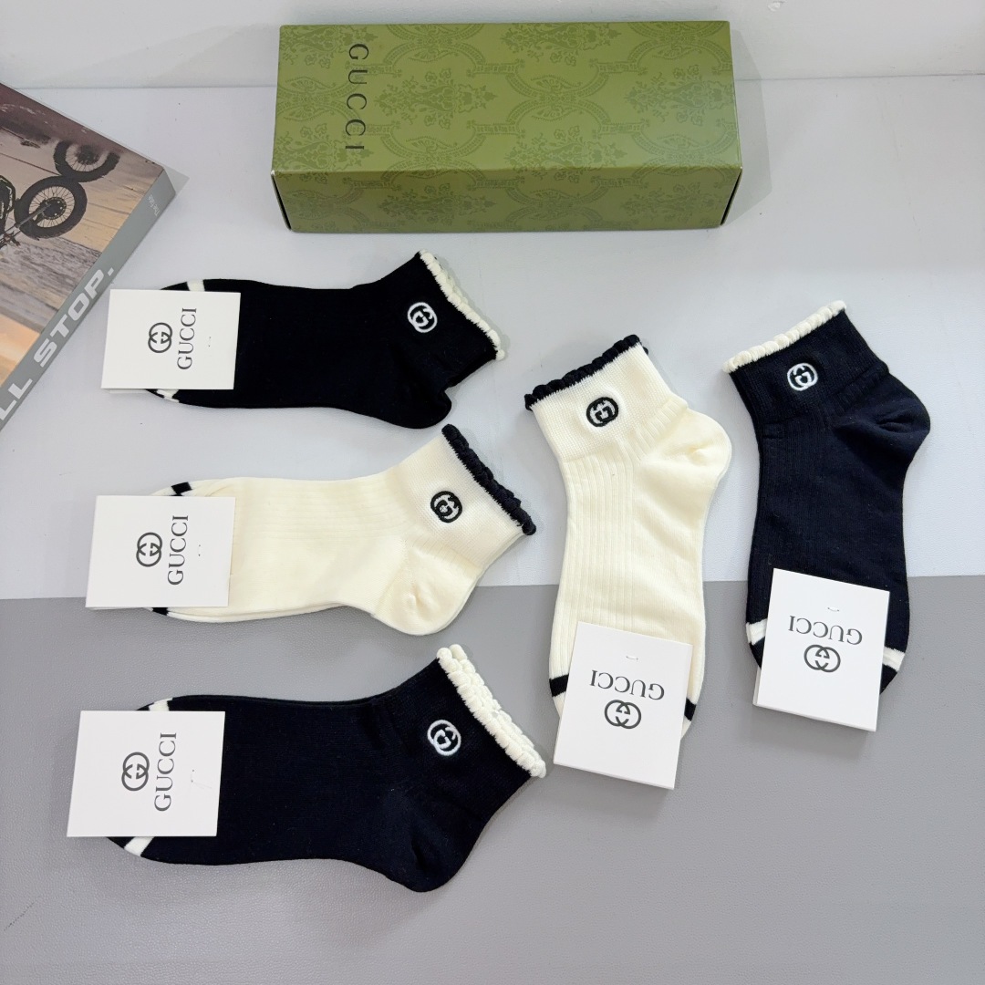 配包装（一盒5双）
 Gucci 古奇 新款刺绣短筒袜子，竹棉面料，潮人必备 ，爆款经典双G，个性时尚百