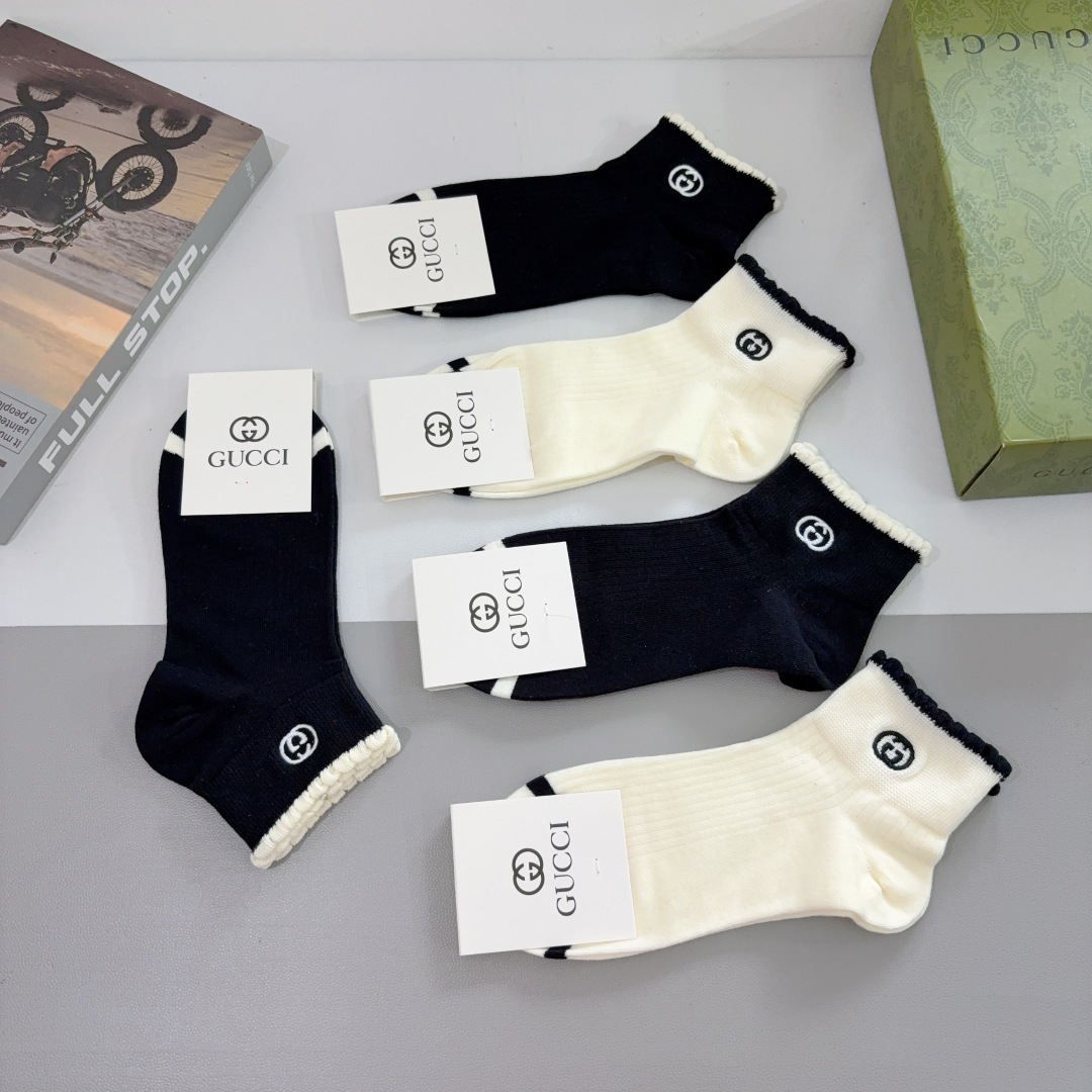 配包装（一盒5双）
 Gucci 古奇 新款刺绣短筒袜子，竹棉面料，潮人必备 ，爆款经典双G，个性时尚百