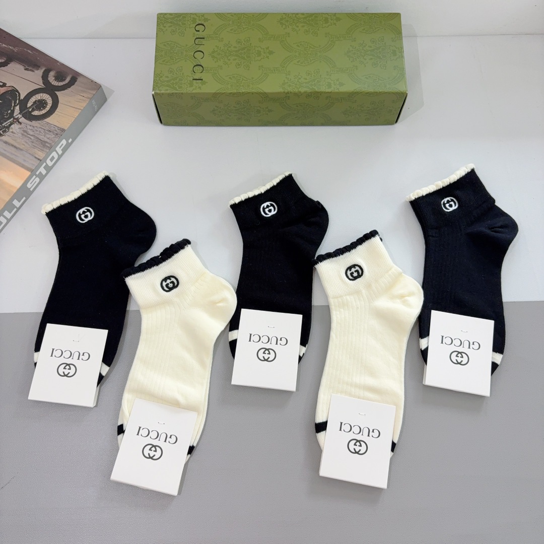 配包装（一盒5双）
 Gucci 古奇 新款刺绣短筒袜子，竹棉面料，潮人必备 ，爆款经典双G，个性时尚百