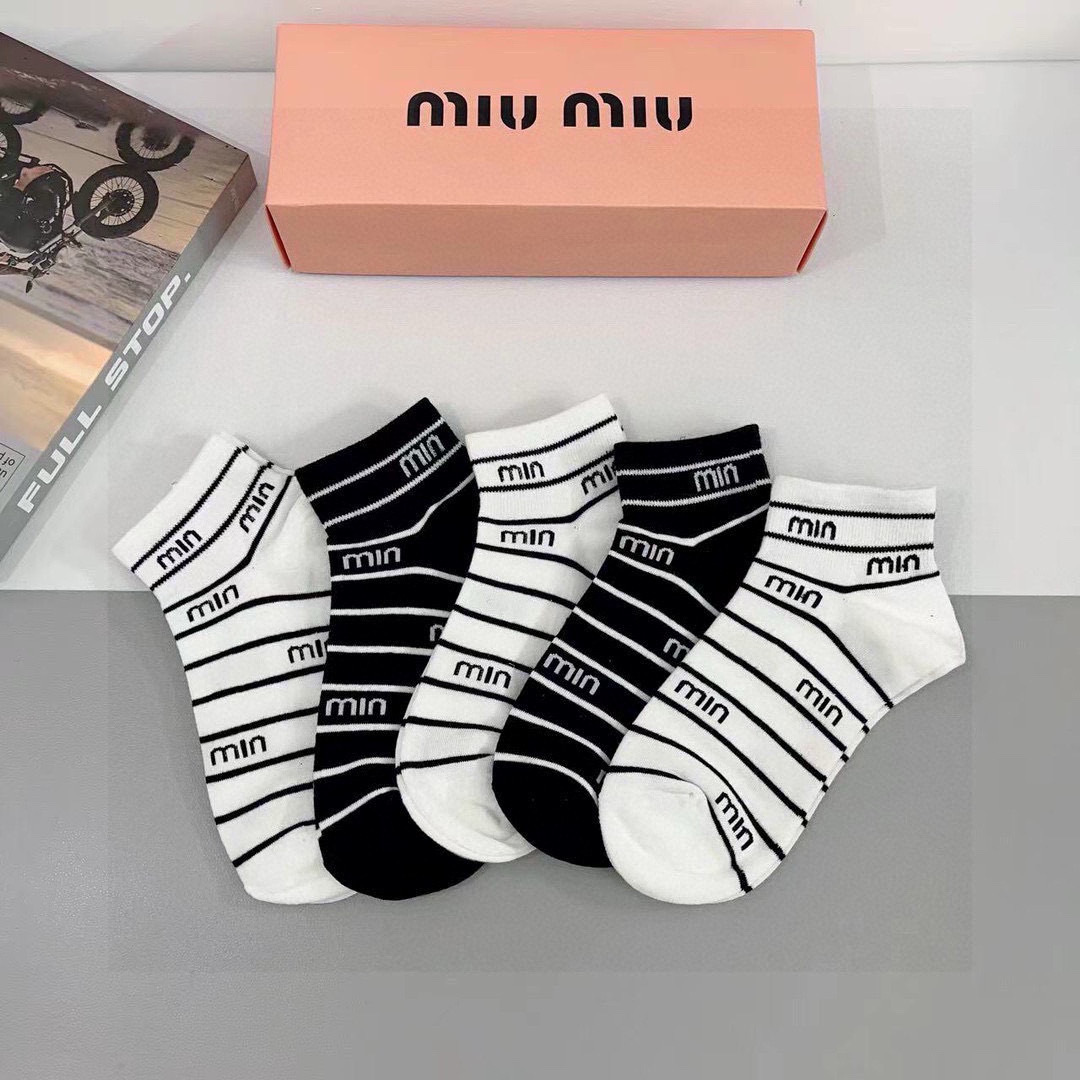 配包装【一盒5双】miumiu · 缪缪 高品质。超级爆款网红袜子❗️中筒袜子，ins明星网红推荐❗️火