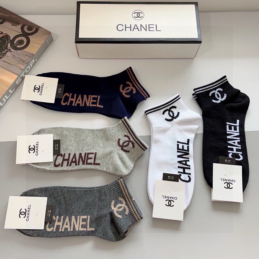 配包装（一盒5双）
CHANEL（香奈儿） 新款高端袜子！爆款字母专柜同步船袜 袜子 💛大牌出街，潮人必