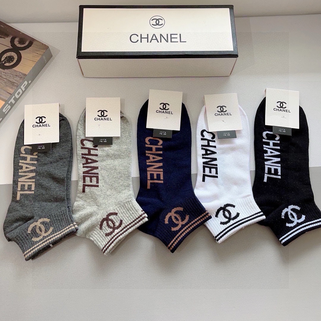 配包装（一盒5双）
CHANEL（香奈儿） 新款高端袜子！爆款字母专柜同步船袜 袜子 💛大牌出街，潮人必