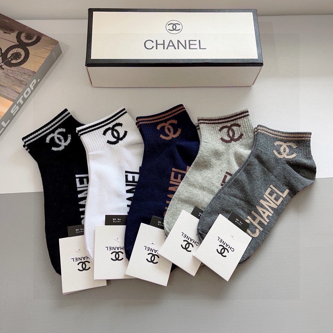 配包装（一盒5双）
CHANEL（香奈儿） 新款高端袜子！爆款字母专柜同步船袜 袜子 💛大牌出街，潮人必