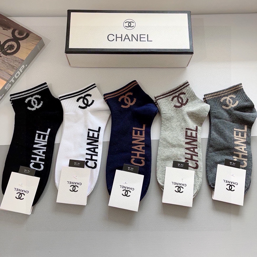 配包装（一盒5双）
CHANEL（香奈儿） 新款高端袜子！爆款字母专柜同步船袜 袜子 💛大牌出街，潮人必