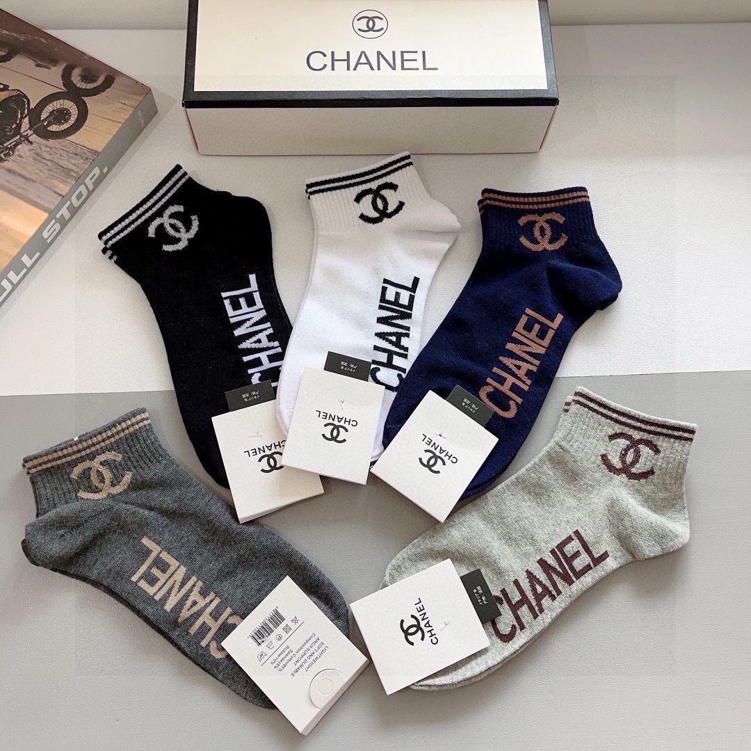 配包装（一盒5双）
CHANEL（香奈儿） 新款高端袜子！爆款字母专柜同步船袜 袜子 💛大牌出街，潮人必