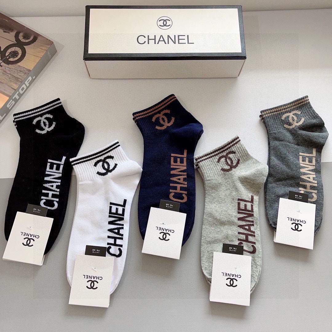 配包装（一盒5双）
CHANEL（香奈儿） 新款高端袜子！爆款字母专柜同步船袜 袜子 💛大牌出街，潮人必