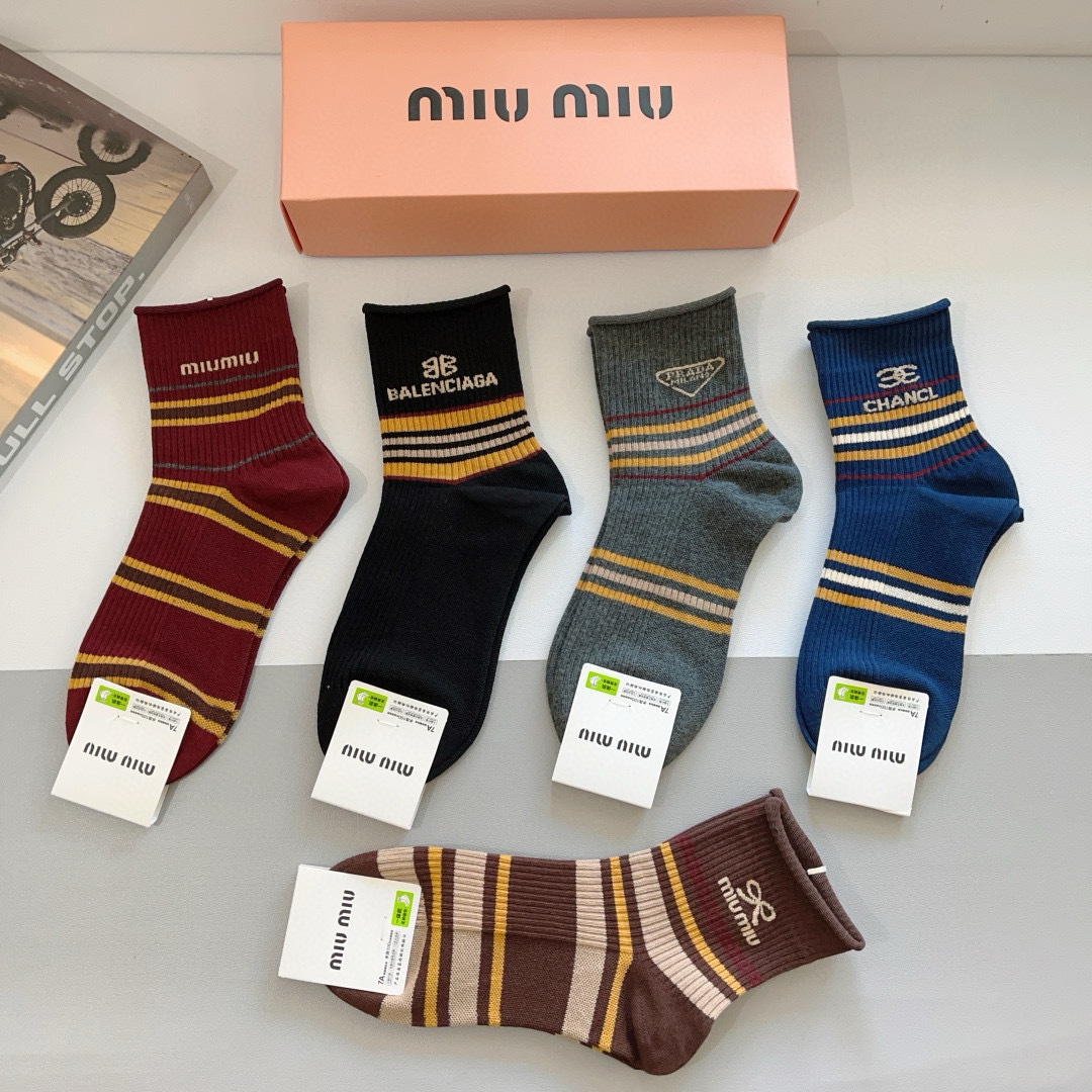 配包装【一盒5双】
miumiu · 缪缪 高品质。超级爆款网红中筒袜子❗️ins明星网红推荐❗️火爆至