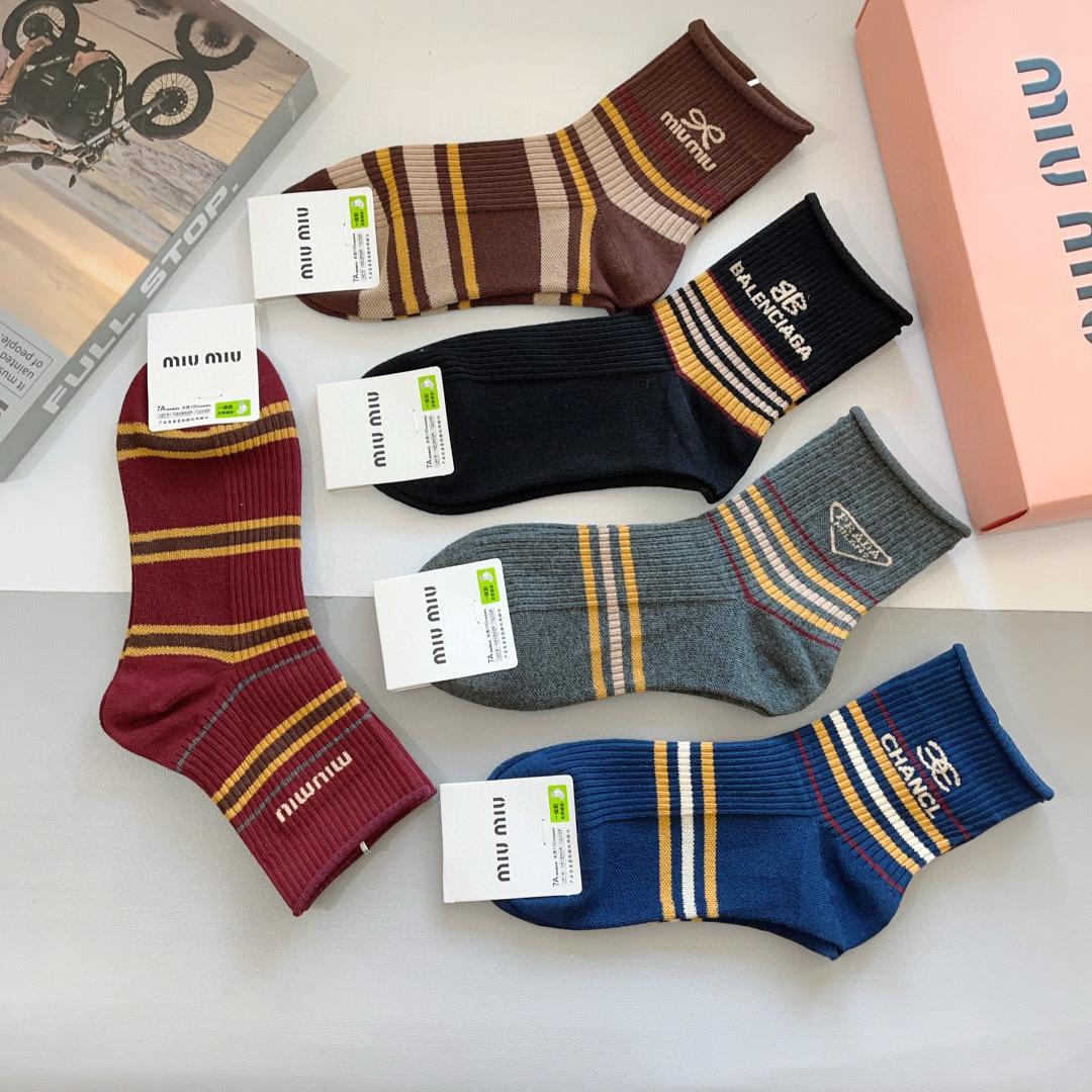 配包装【一盒5双】
miumiu · 缪缪 高品质。超级爆款网红中筒袜子❗️ins明星网红推荐❗️火爆至