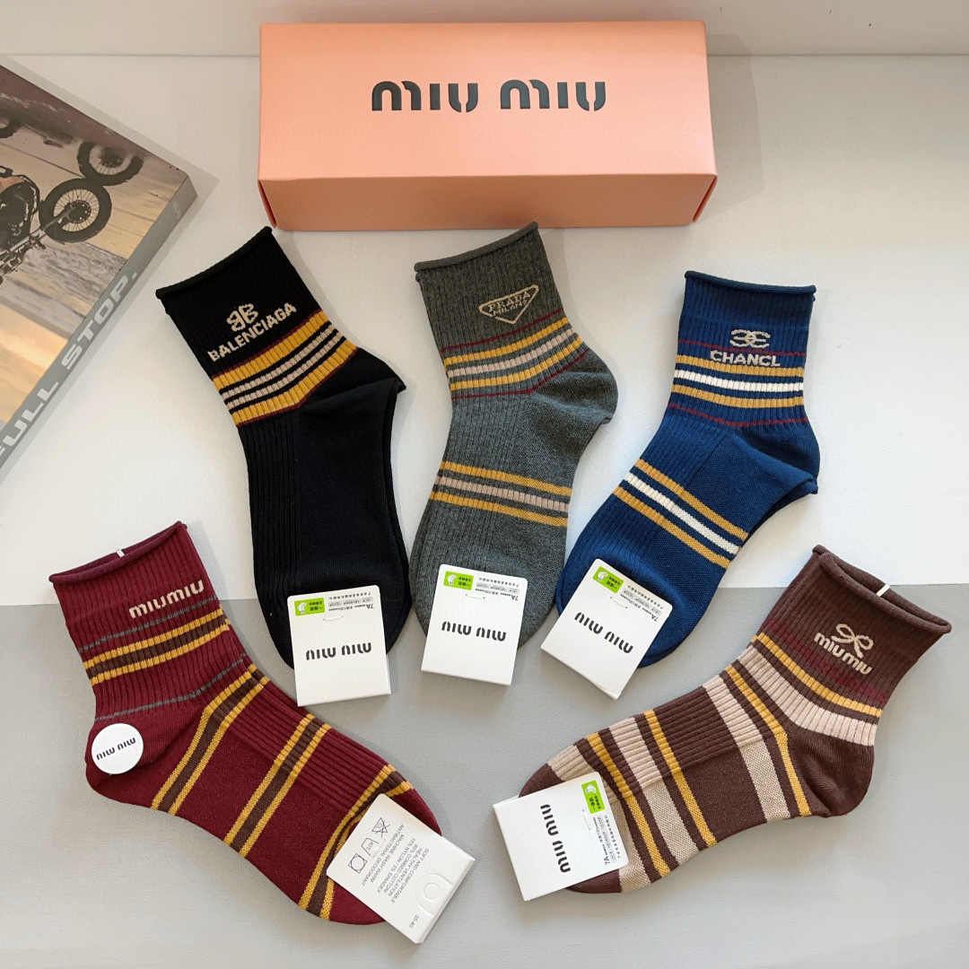 配包装【一盒5双】
miumiu · 缪缪 高品质。超级爆款网红中筒袜子❗️ins明星网红推荐❗️火爆至