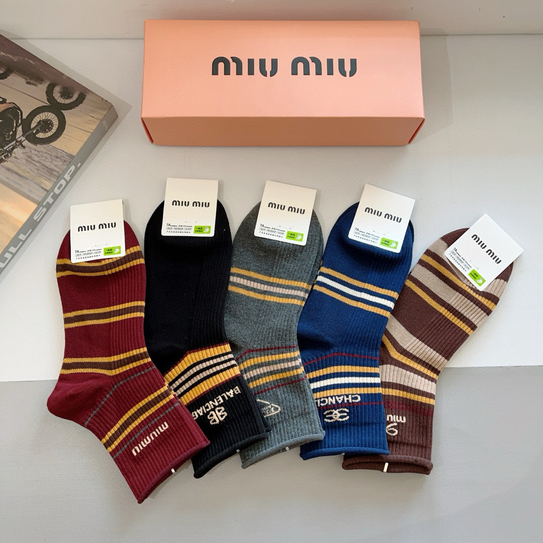 配包装【一盒5双】
miumiu · 缪缪 高品质。超级爆款网红中筒袜子❗️ins明星网红推荐❗️火爆至