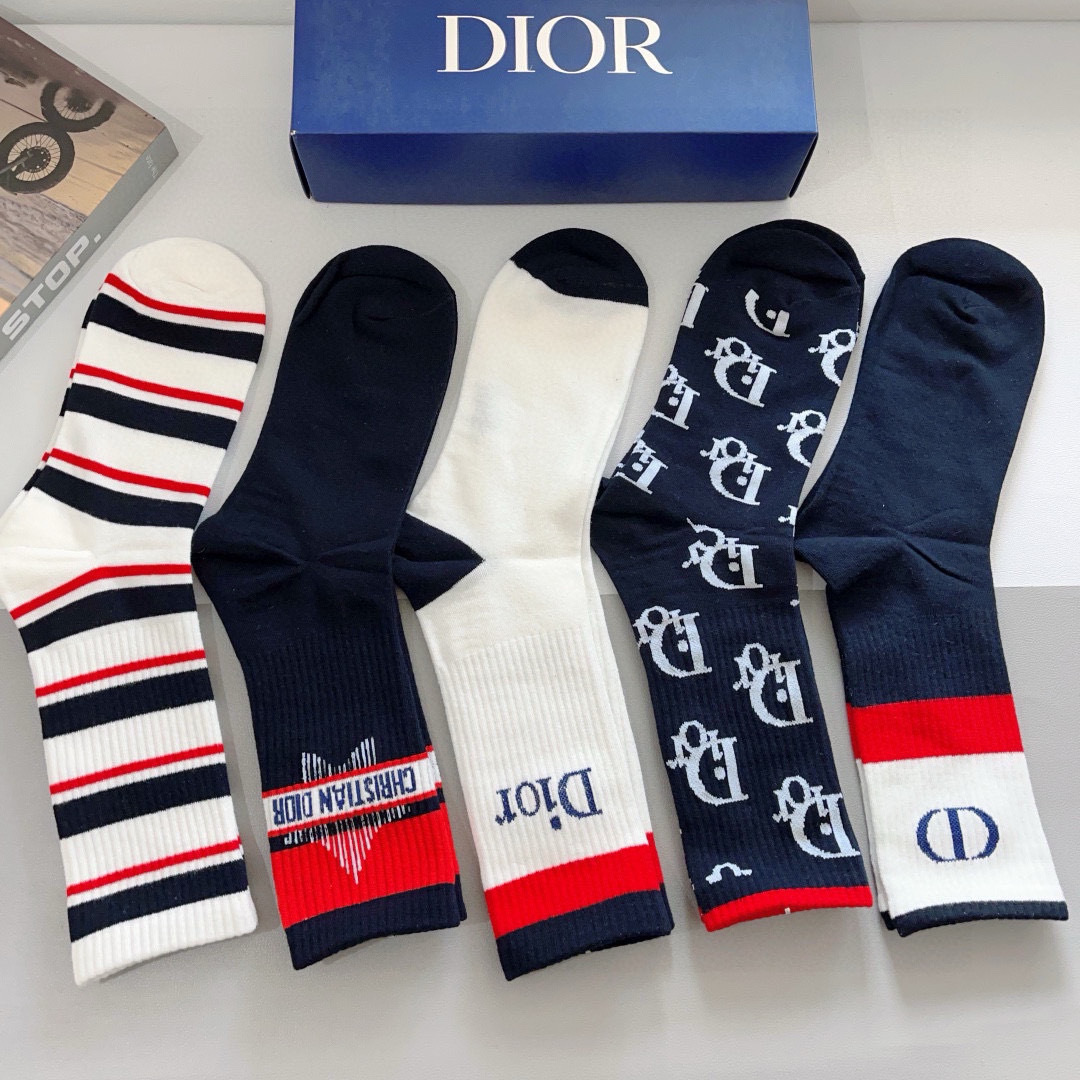 配包装（一盒5双）
Dior 迪奥 新款小腿袜子！纯棉面料，火爆Ｄ图案，专柜同步长筒袜子，💛大牌出街，潮