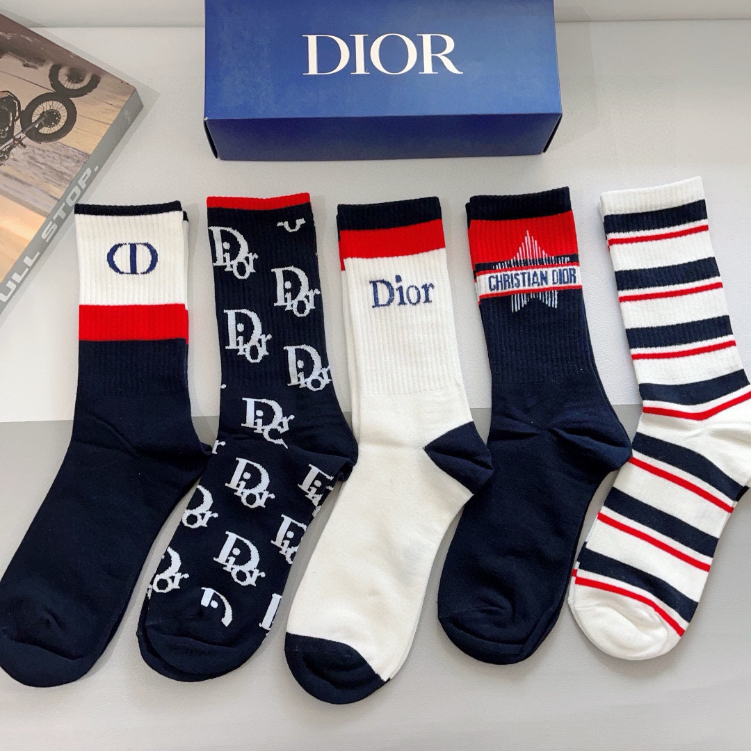 配包装（一盒5双）
Dior 迪奥 新款小腿袜子！纯棉面料，火爆Ｄ图案，专柜同步长筒袜子，💛大牌出街，潮