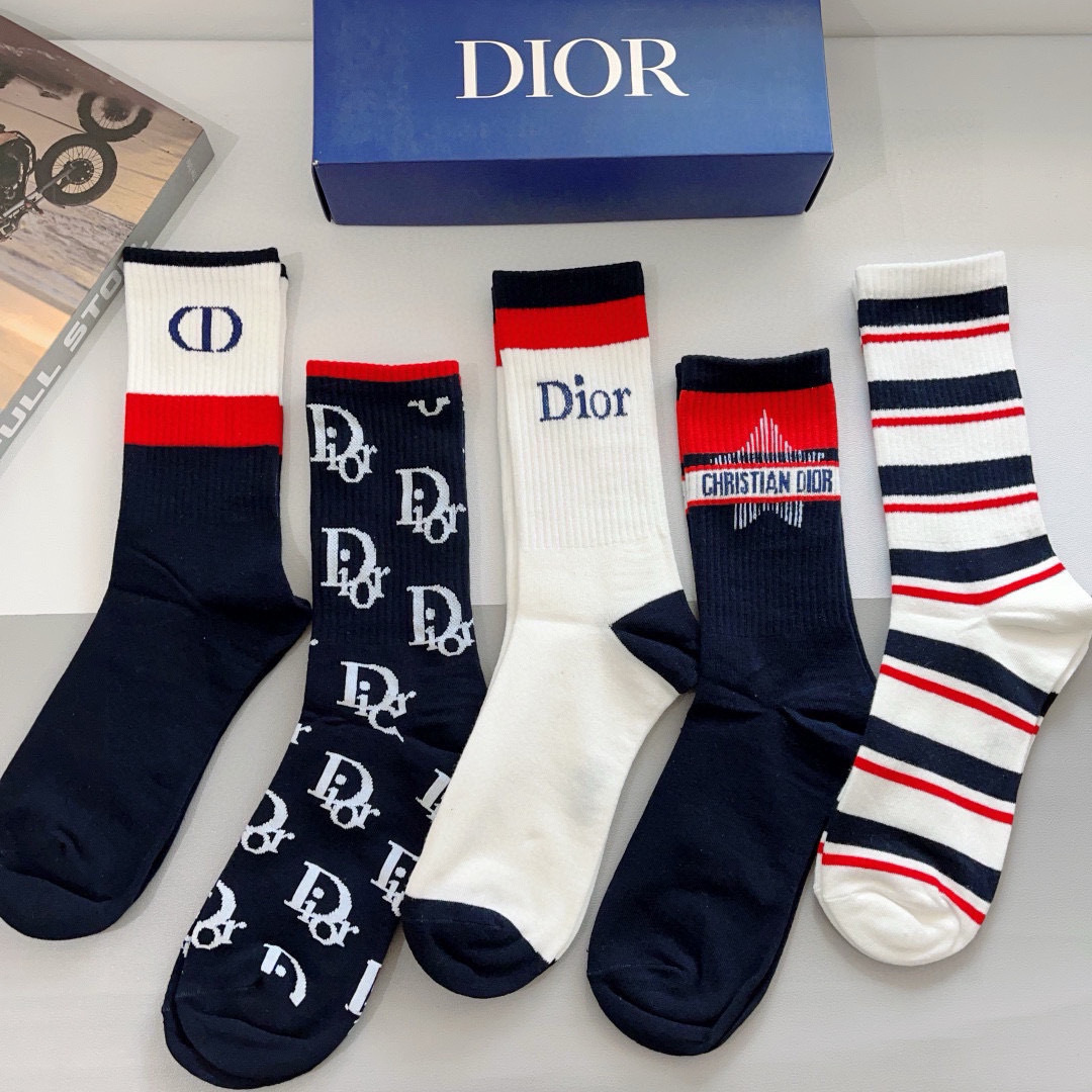 配包装（一盒5双）
Dior 迪奥 新款小腿袜子！纯棉面料，火爆Ｄ图案，专柜同步长筒袜子，💛大牌出街，潮