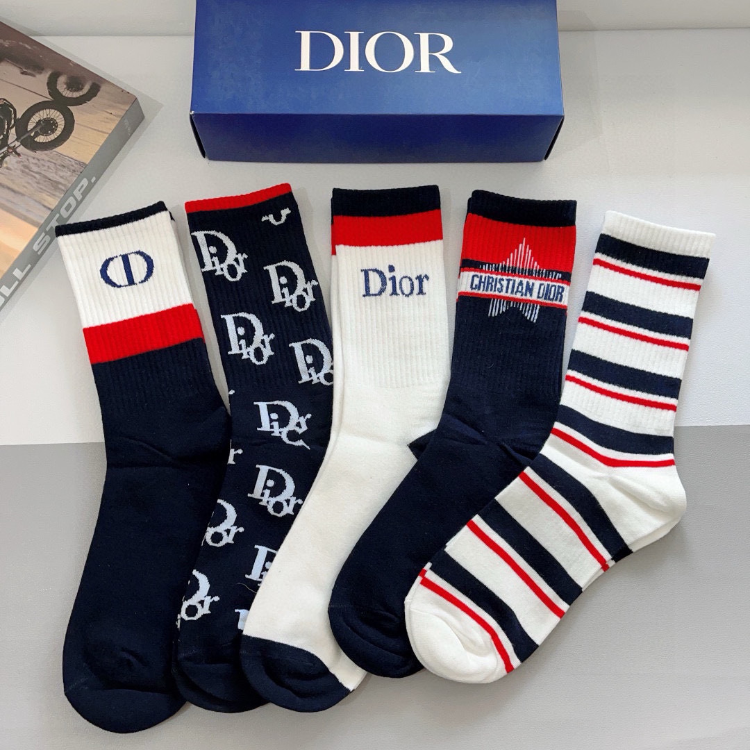 配包装（一盒5双）
Dior 迪奥 新款小腿袜子！纯棉面料，火爆Ｄ图案，专柜同步长筒袜子，💛大牌出街，潮