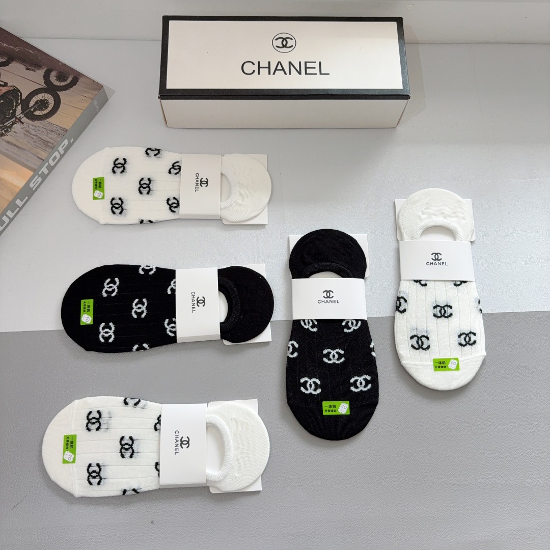 配包装（一盒5双） 
🌟 CHANEL （香奈儿）新款竹棉透气船袜，潮人必备款袜子 超柔软材质，舒适透气