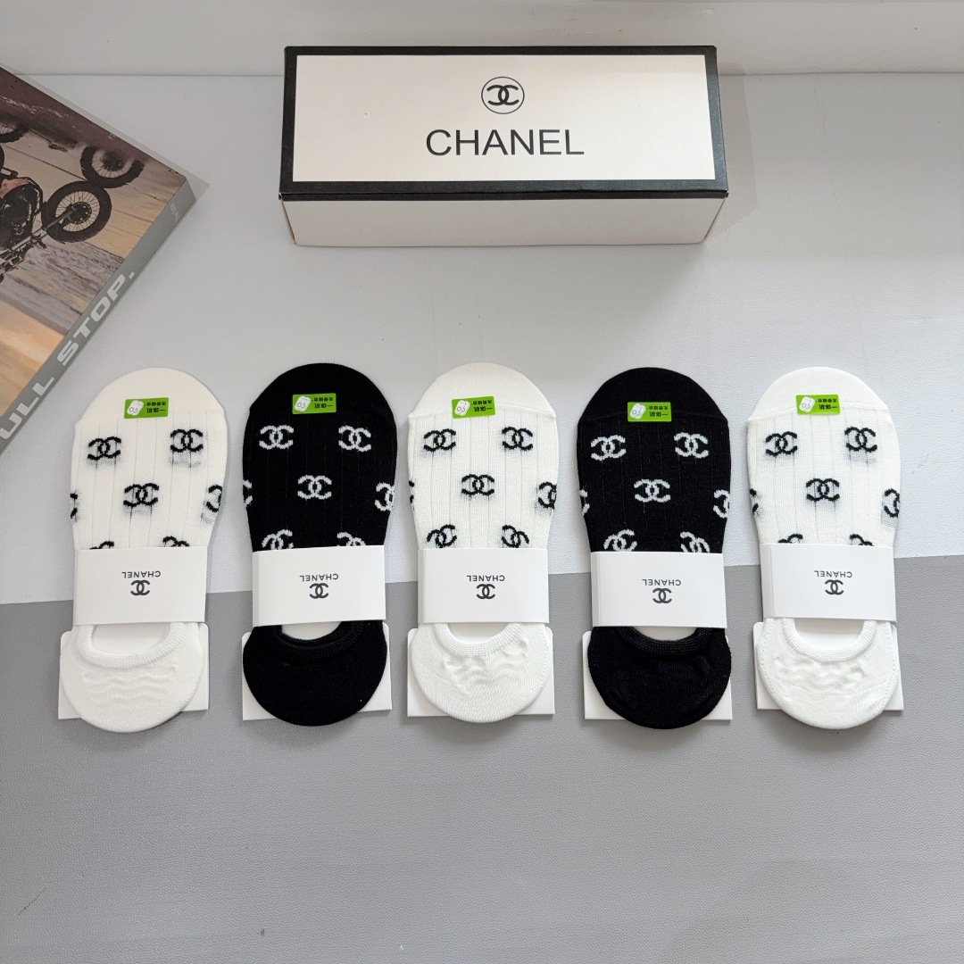 配包装（一盒5双） 
🌟 CHANEL （香奈儿）新款竹棉透气船袜，潮人必备款袜子 超柔软材质，舒适透气