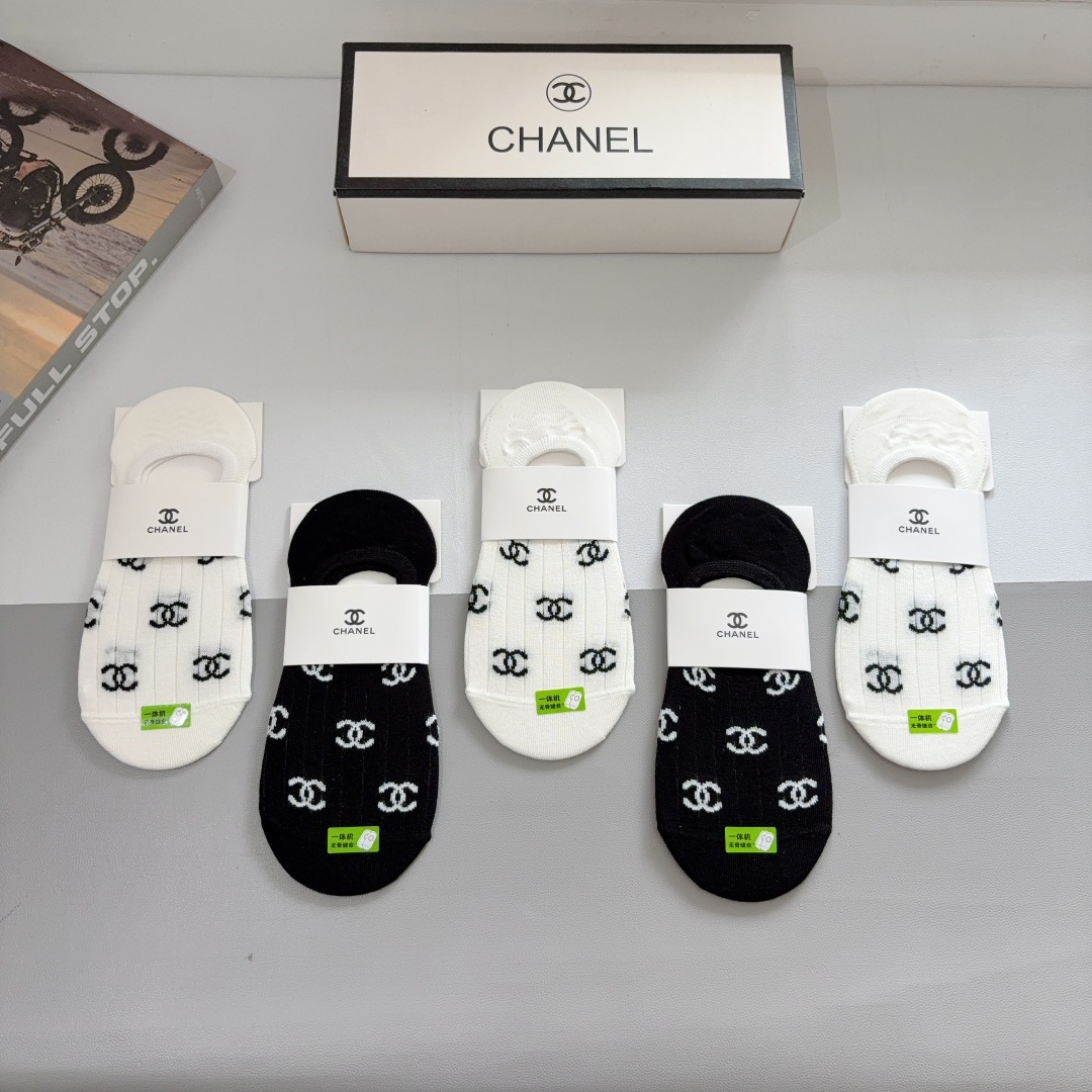 配包装（一盒5双） 
🌟 CHANEL （香奈儿）新款竹棉透气船袜，潮人必备款袜子 超柔软材质，舒适透气
