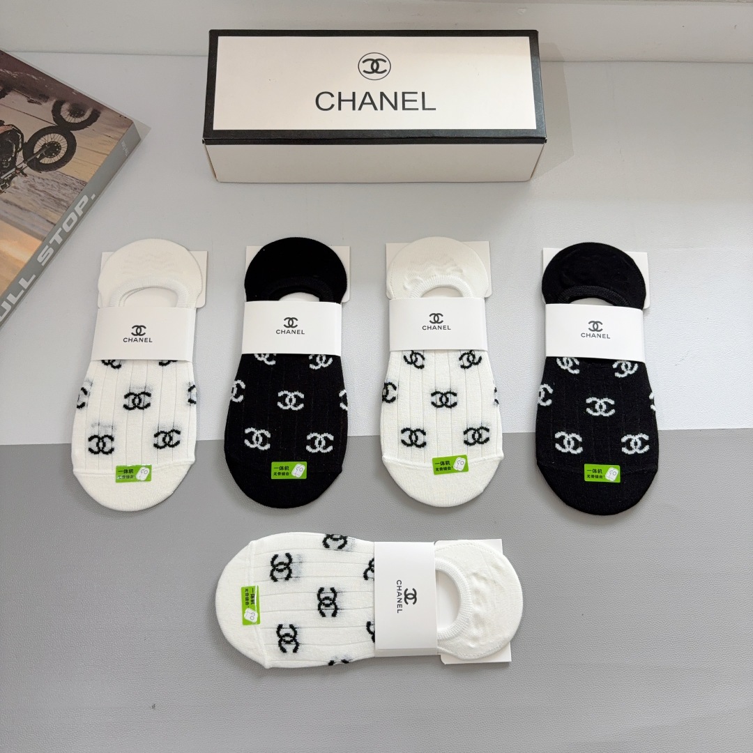 配包装（一盒5双） 
🌟 CHANEL （香奈儿）新款竹棉透气船袜，潮人必备款袜子 超柔软材质，舒适透气