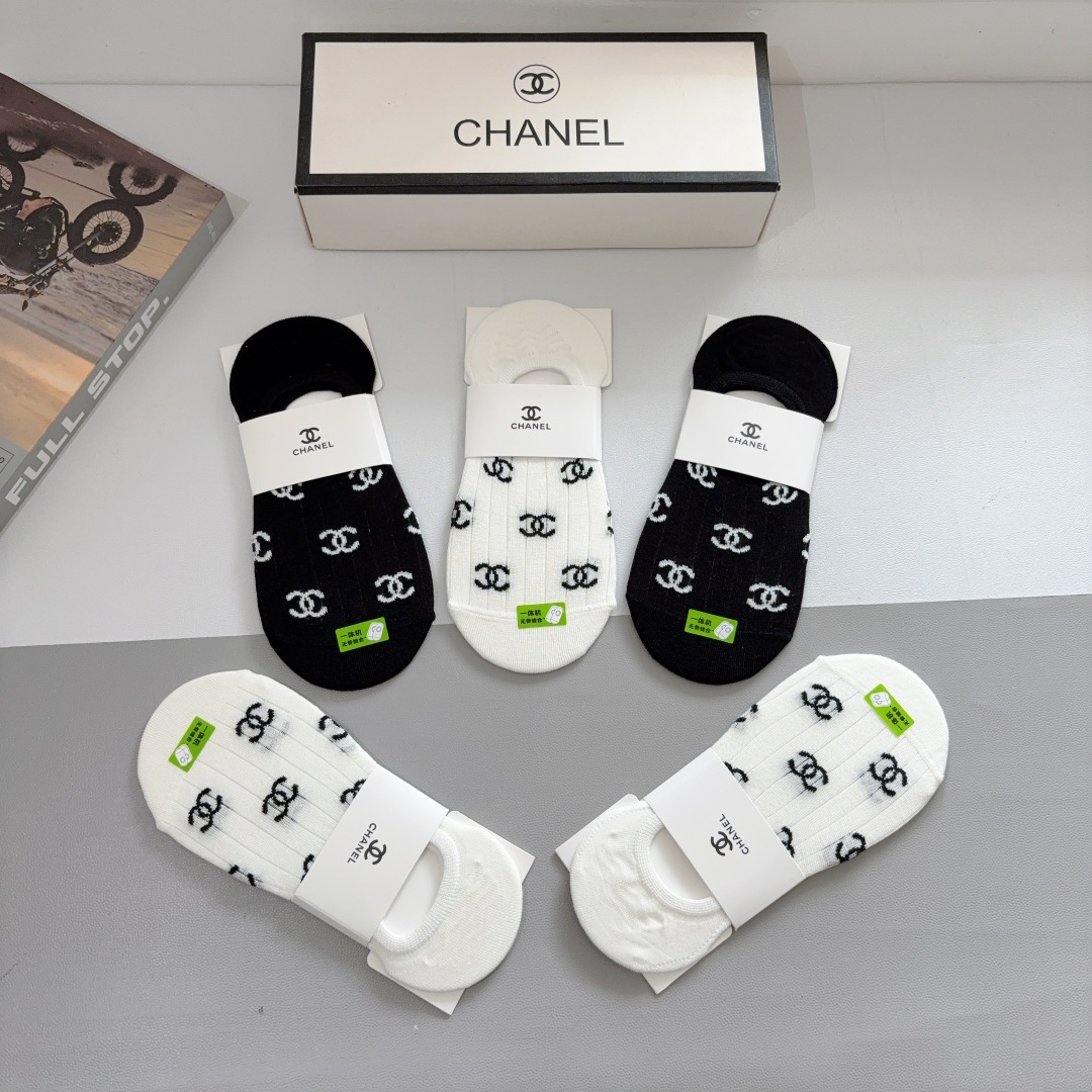 配包装（一盒5双） 
🌟 CHANEL （香奈儿）新款竹棉透气船袜，潮人必备款袜子 超柔软材质，舒适透气