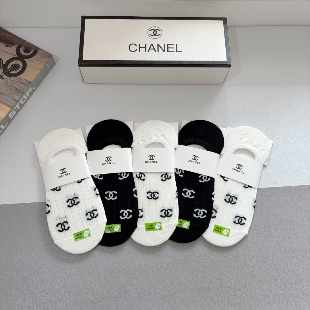 配包装（一盒5双） 
🌟 CHANEL （香奈儿）新款竹棉透气船袜，潮人必备款袜子 超柔软材质，舒适透气