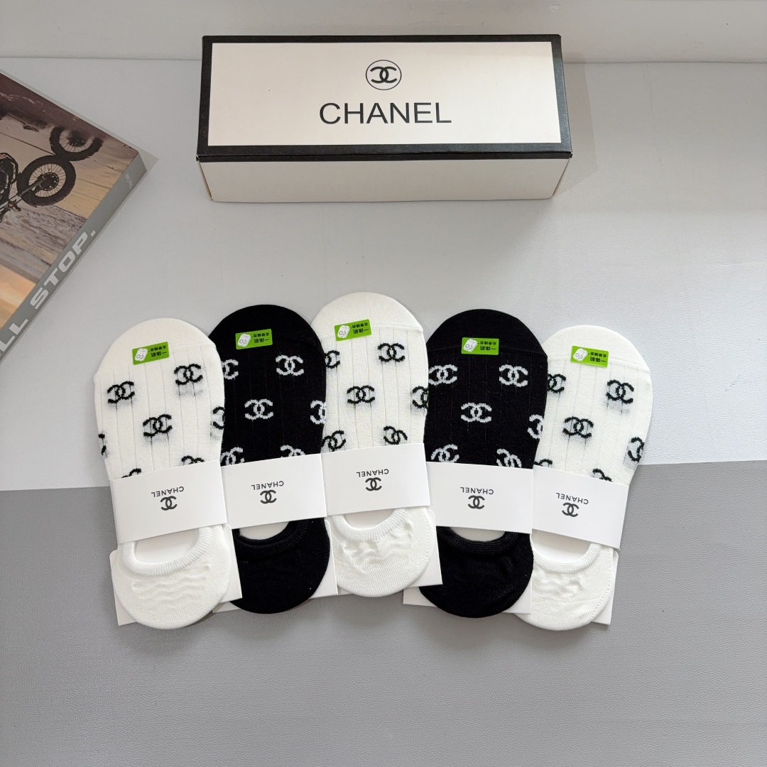 配包装（一盒5双） 
🌟 CHANEL （香奈儿）新款竹棉透气船袜，潮人必备款袜子 超柔软材质，舒适透气