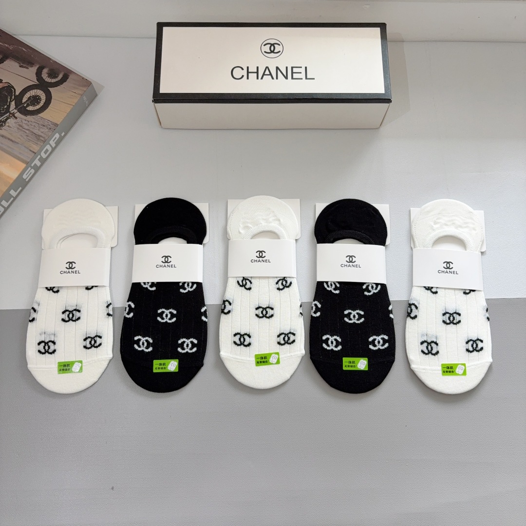 配包装（一盒5双） 
🌟 CHANEL （香奈儿）新款竹棉透气船袜，潮人必备款袜子 超柔软材质，舒适透气