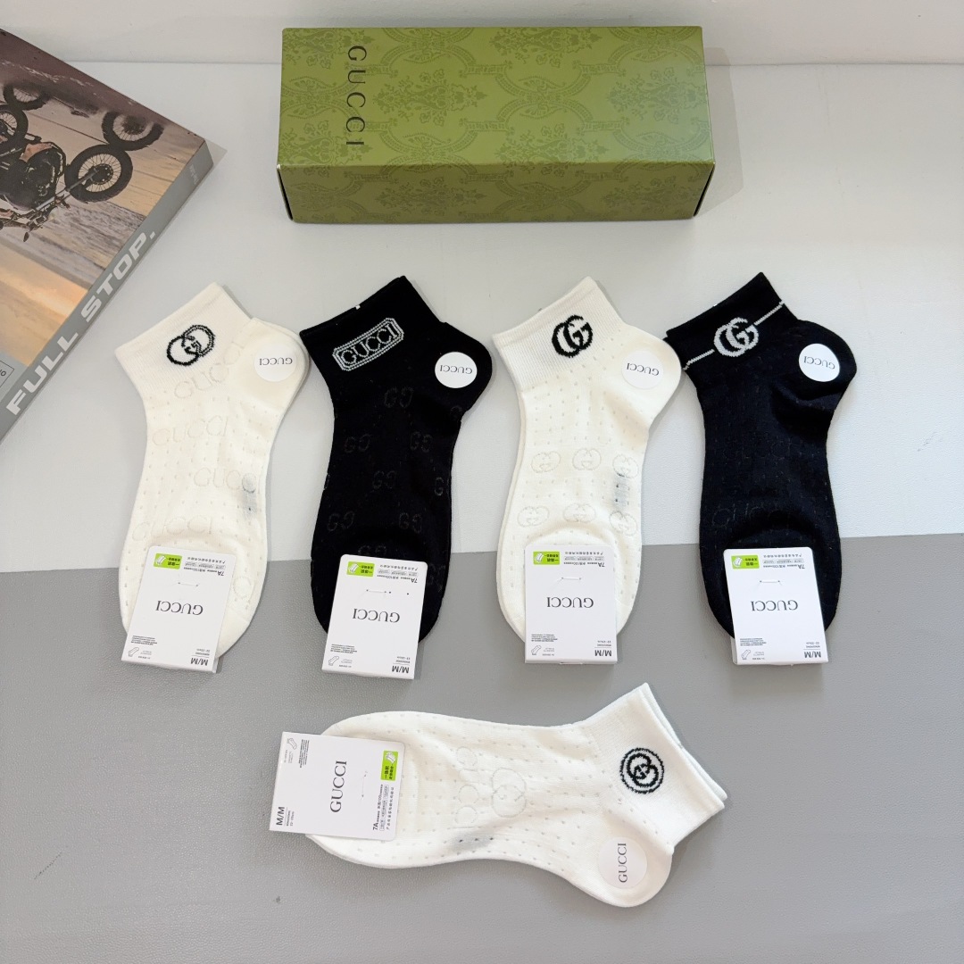配包装【一盒5双】
Gucci （古奇）新款竹棉短筒袜子❗️ins明星网红推荐❗️火爆至极。轻薄柔软透气