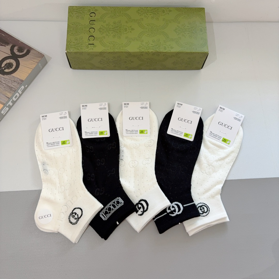 配包装【一盒5双】
Gucci （古奇）新款竹棉短筒袜子❗️ins明星网红推荐❗️火爆至极。轻薄柔软透气