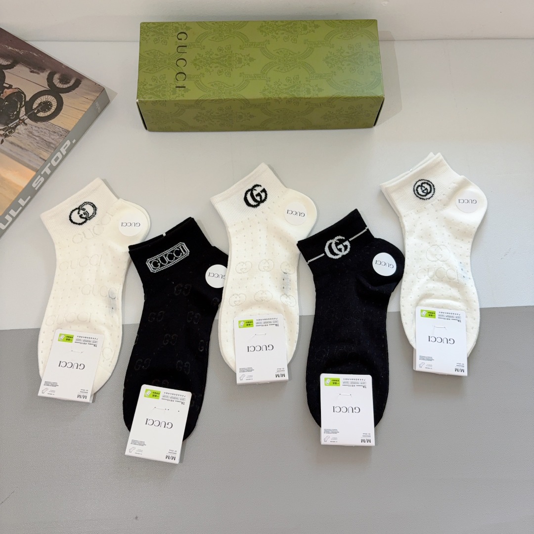 配包装【一盒5双】
Gucci （古奇）新款竹棉短筒袜子❗️ins明星网红推荐❗️火爆至极。轻薄柔软透气