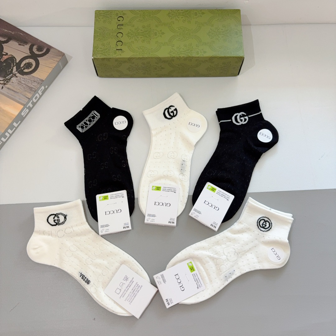 配包装【一盒5双】
Gucci （古奇）新款竹棉短筒袜子❗️ins明星网红推荐❗️火爆至极。轻薄柔软透气