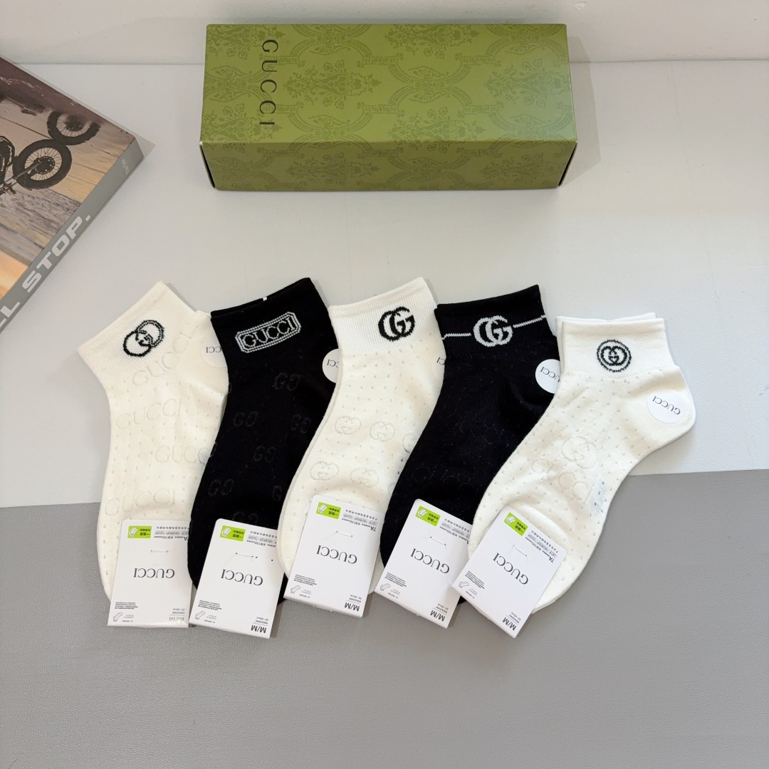 配包装【一盒5双】
Gucci （古奇）新款竹棉短筒袜子❗️ins明星网红推荐❗️火爆至极。轻薄柔软透气