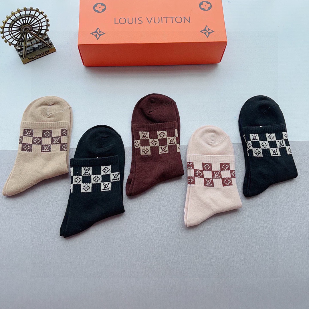 配包装（一盒5双） 🌟 LV 路易威登 超火爆小单品，纯棉面料，潮人必备 爆款，经典字母logo中筒袜，