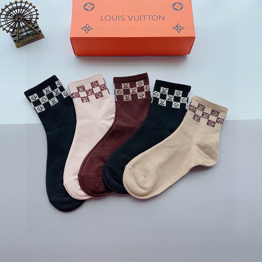 配包装（一盒5双） 🌟 LV 路易威登 超火爆小单品，纯棉面料，潮人必备 爆款，经典字母logo中筒袜，
