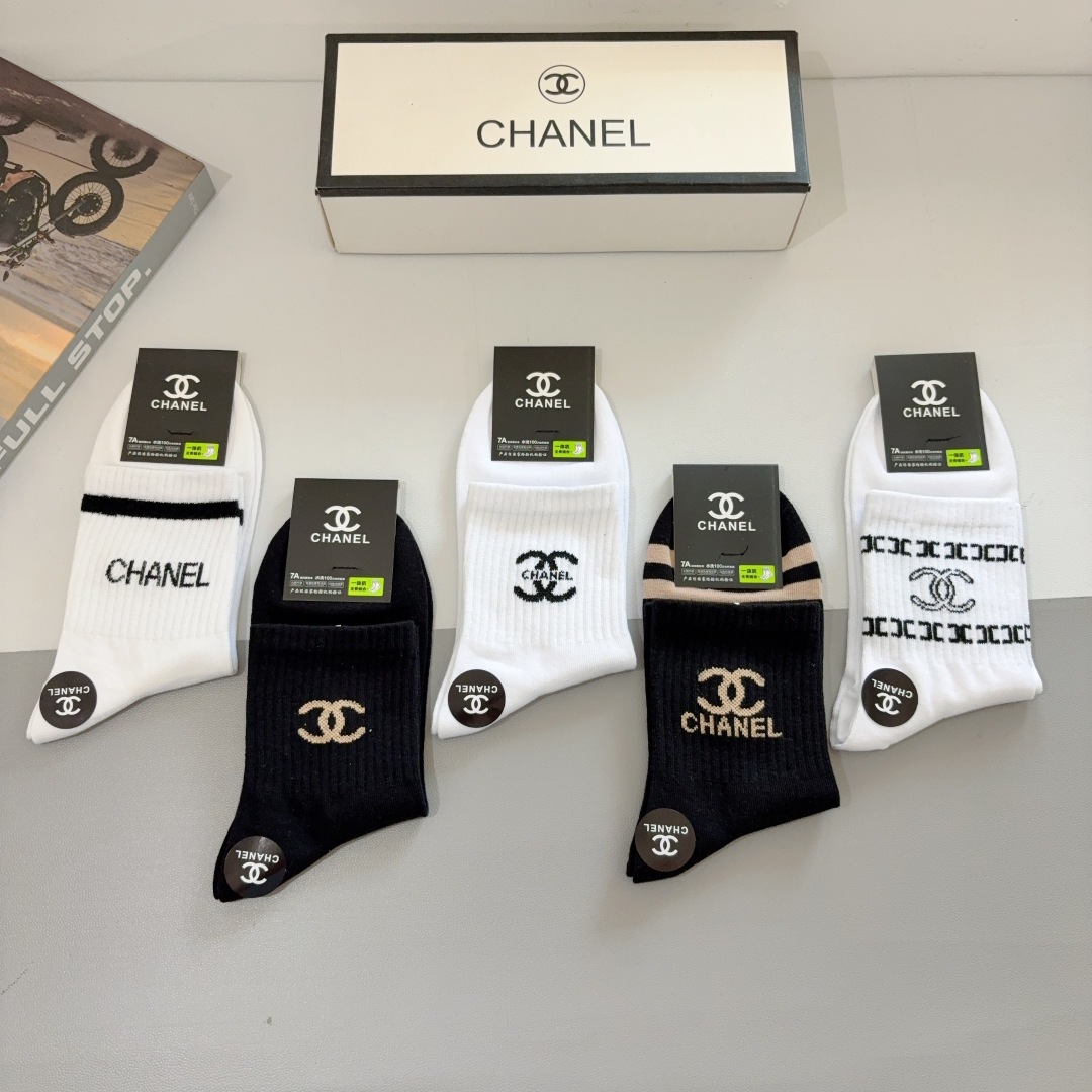 配包装（一盒5双）
CHANEL 香奈儿经典中筒男款袜子❗️纯棉面料 经典双C图案logo，专柜同步袜子