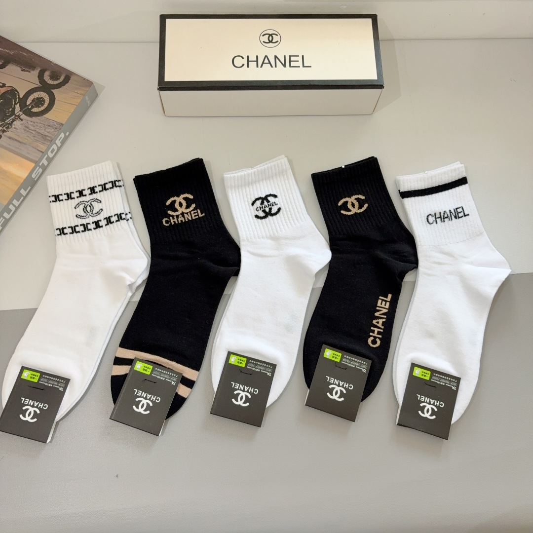 配包装（一盒5双）
CHANEL 香奈儿经典中筒男款袜子❗️纯棉面料 经典双C图案logo，专柜同步袜子