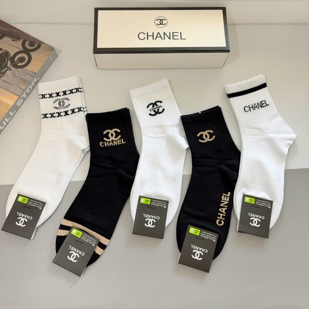 配包装（一盒5双）
CHANEL 香奈儿经典中筒男款袜子❗️纯棉面料 经典双C图案logo，专柜同步袜子