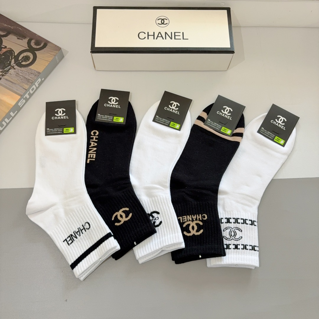 配包装（一盒5双）
CHANEL 香奈儿经典中筒男款袜子❗️纯棉面料 经典双C图案logo，专柜同步袜子