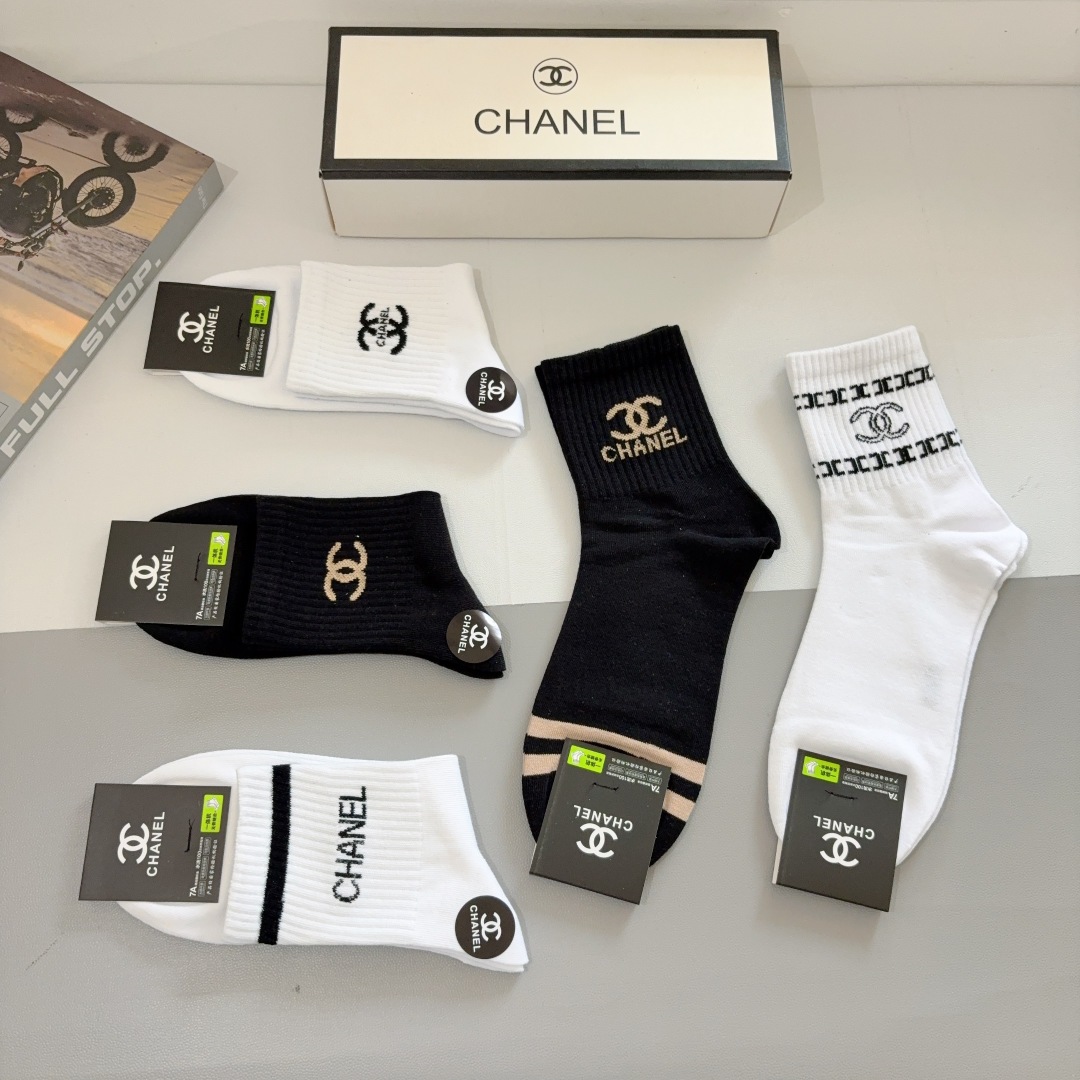 配包装（一盒5双）
CHANEL 香奈儿经典中筒男款袜子❗️纯棉面料 经典双C图案logo，专柜同步袜子