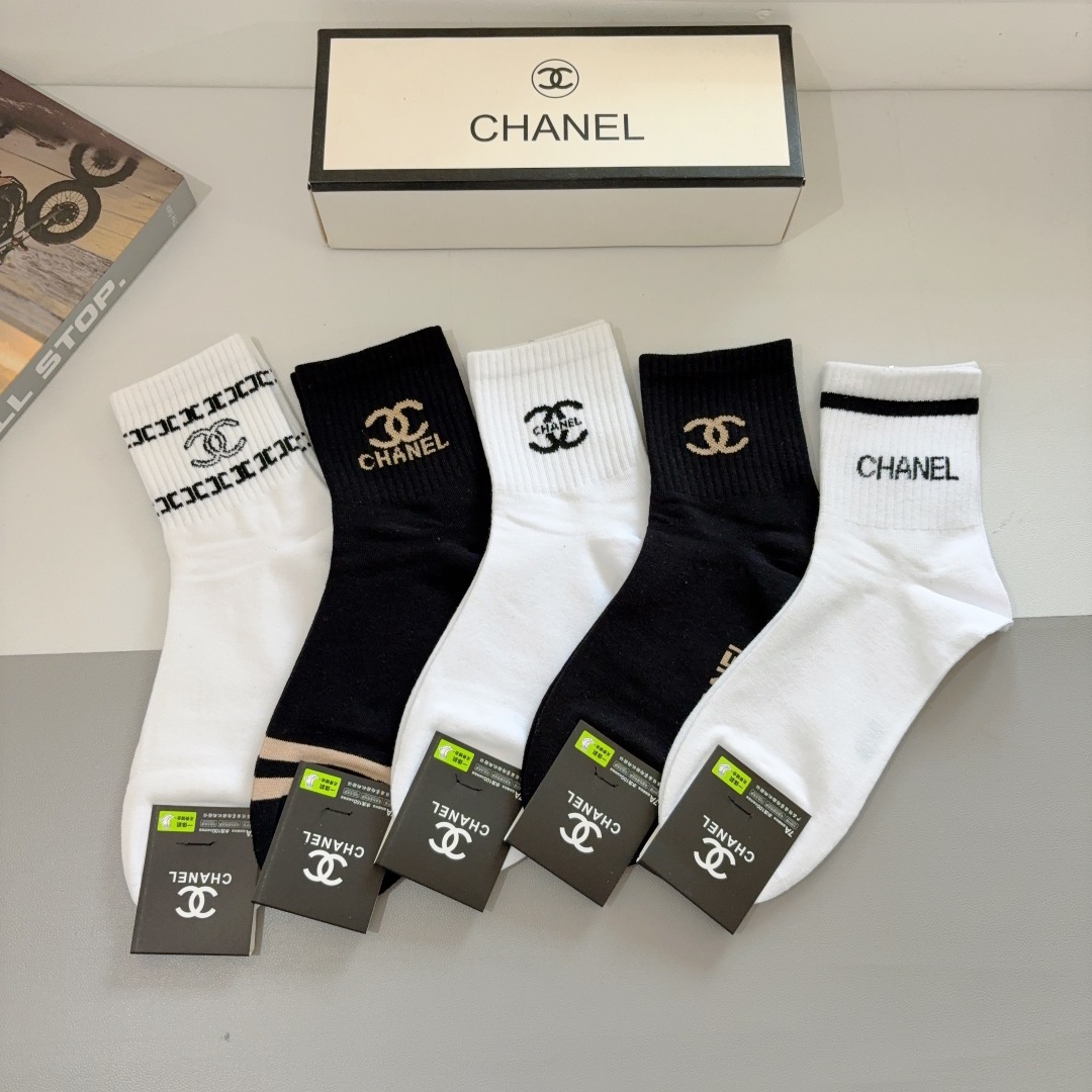 配包装（一盒5双）
CHANEL 香奈儿经典中筒男款袜子❗️纯棉面料 经典双C图案logo，专柜同步袜子