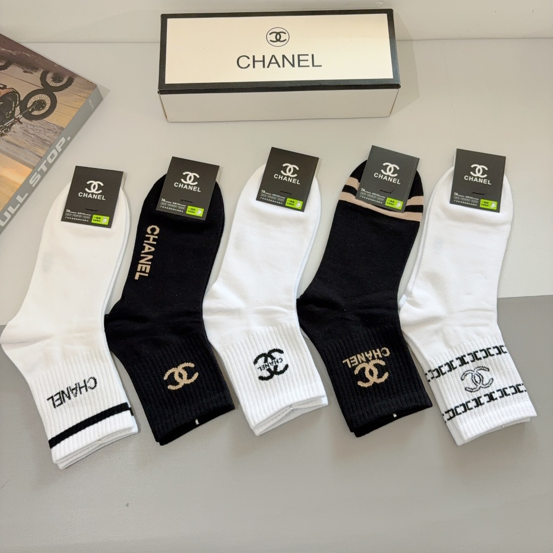 配包装（一盒5双）
CHANEL 香奈儿经典中筒男款袜子❗️纯棉面料 经典双C图案logo，专柜同步袜子