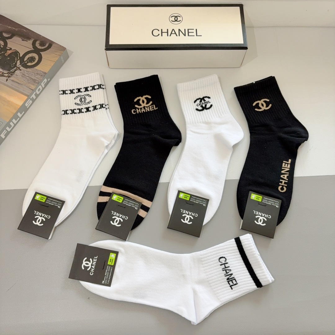 配包装（一盒5双）
CHANEL 香奈儿经典中筒男款袜子❗️纯棉面料 经典双C图案logo，专柜同步袜子