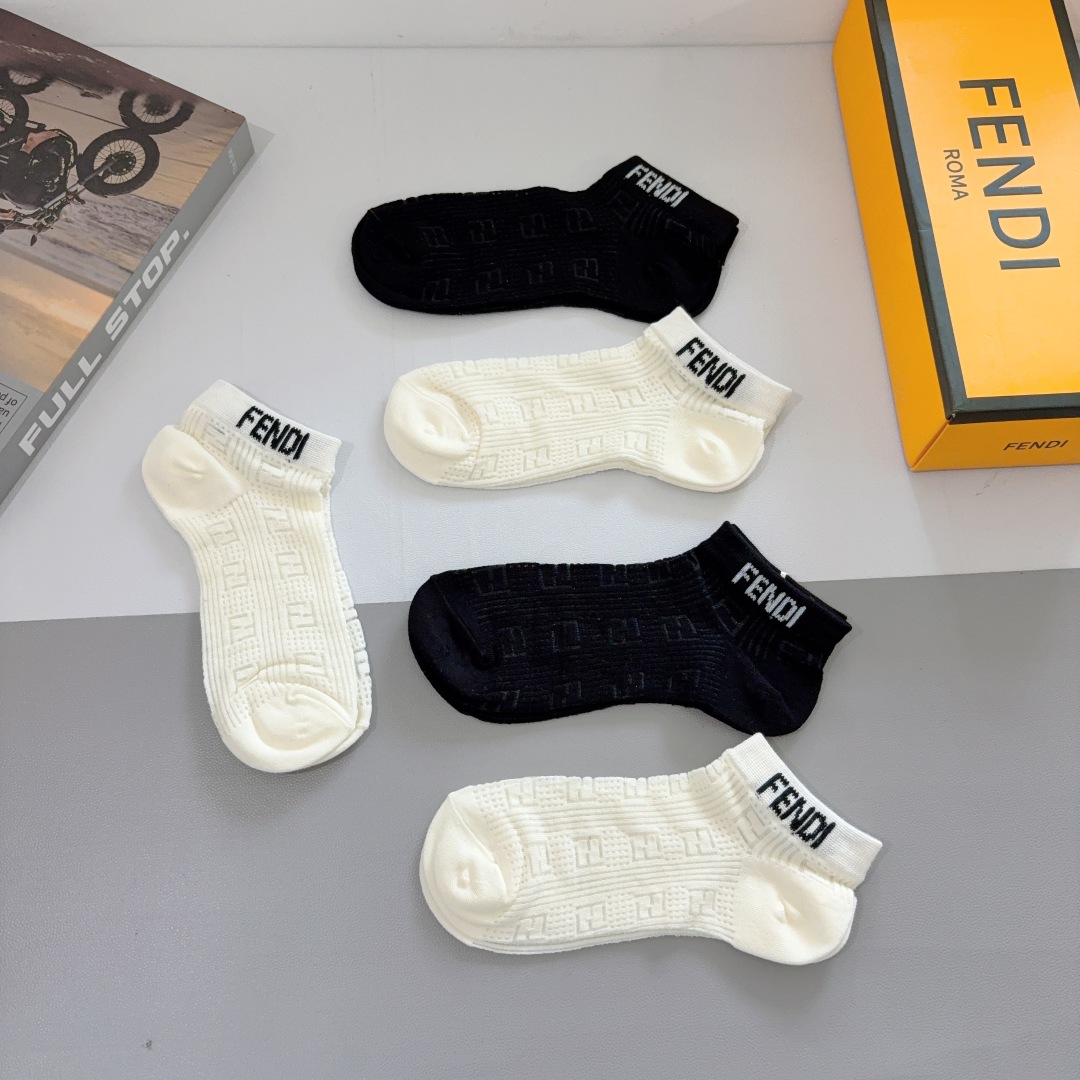 配包装（一盒5双）
FENDI  芬迪  经典字母双Ｆ爆款短筒袜子、竹棉面料， 专柜同款 💓实用好穿 柔